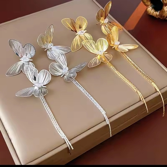 Premium Quality Elegant Gold Butterfly 🦋 Earrings - Picture 4 of 4